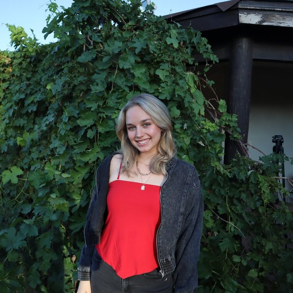 Meet your Posher, Sondra - Picture 1 of 1